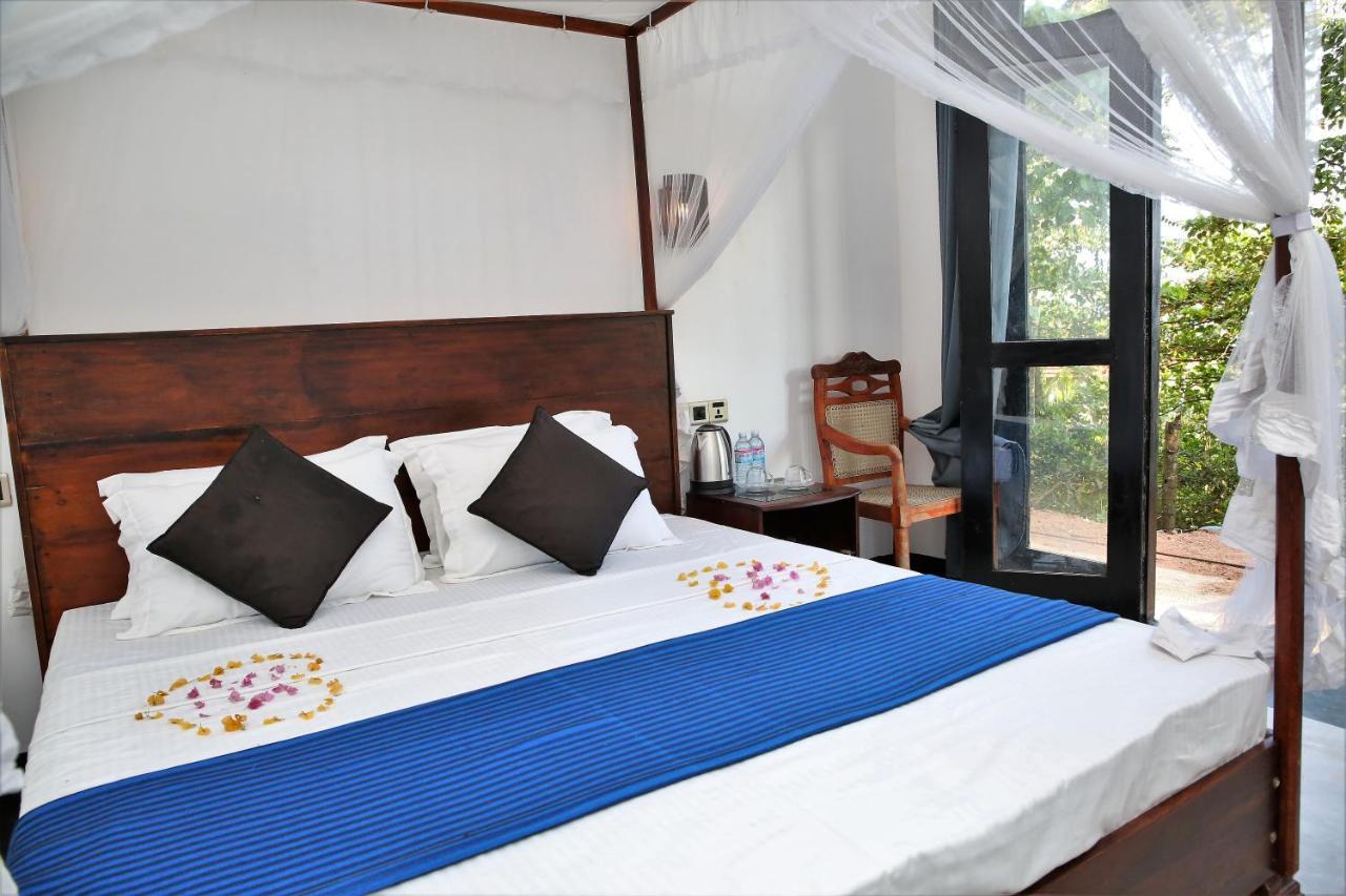 Bed and Breakfast Sky Mountain Cafe With Seaview Велігама Екстер'єр фото